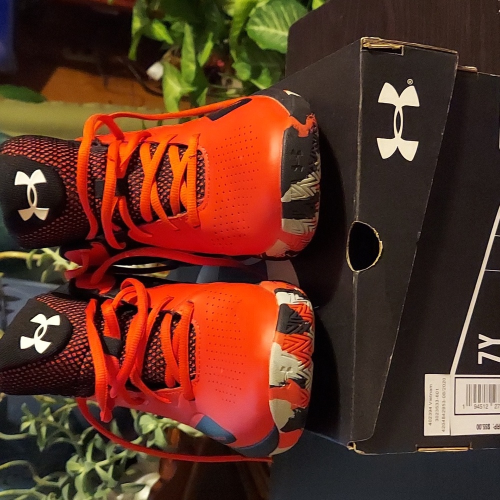 Under Armour  Youth shoe